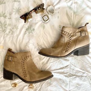 Billabong Suede Booties Size 10